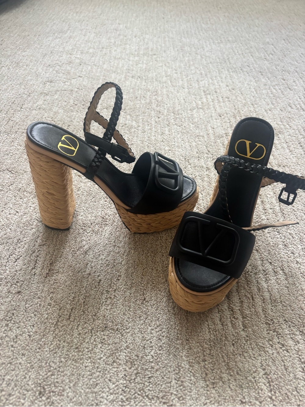 New Designer inspired V Logo Black Leather & Tan Woven Platform Sandals 37/7
